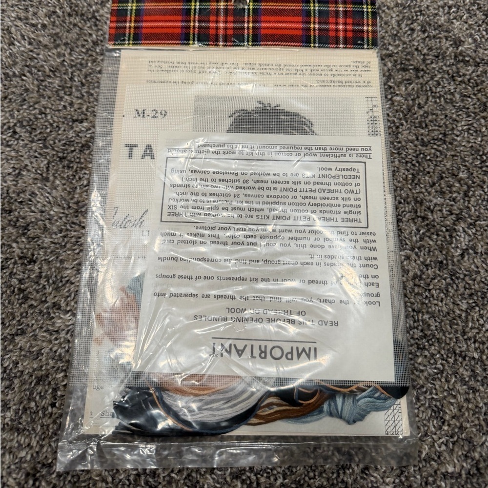 VINTAGE JEAN MCINTOSH NEEDLEWORK~PETIT POINT KIT 29 ALOOTA~3.25"X4.75"~NIP - Picture 2 of 2